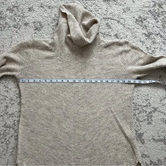 Tahari Womens Turtleneck Sweater Beige Tan Ribbed Knit Neutral Coastal Medium - Picture 4 of 7